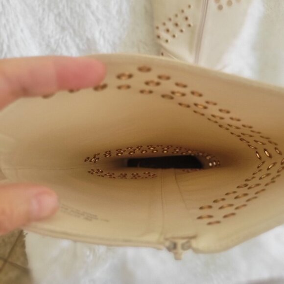 Comfort Est. 1946 Beige Grommet Tall Block Heel Pointed -US 8M - Picture 8 of 11
